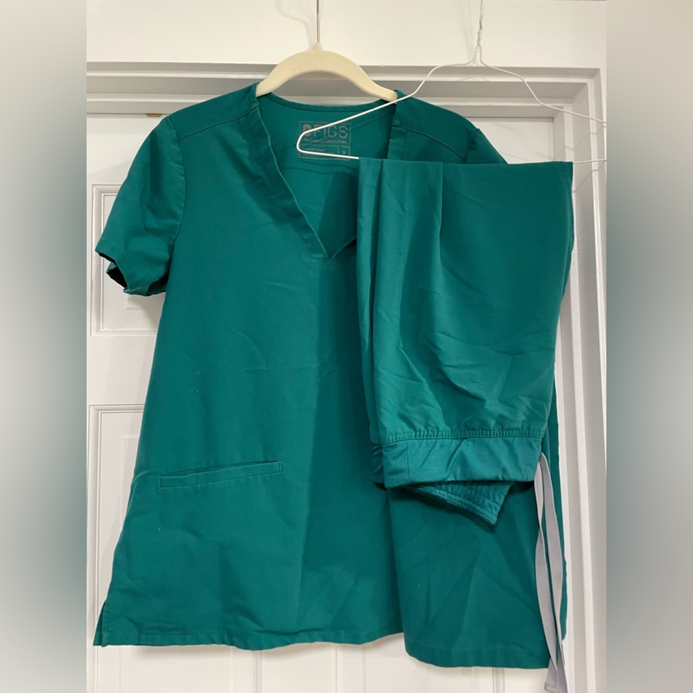 Hunter green small FIGS scrub set